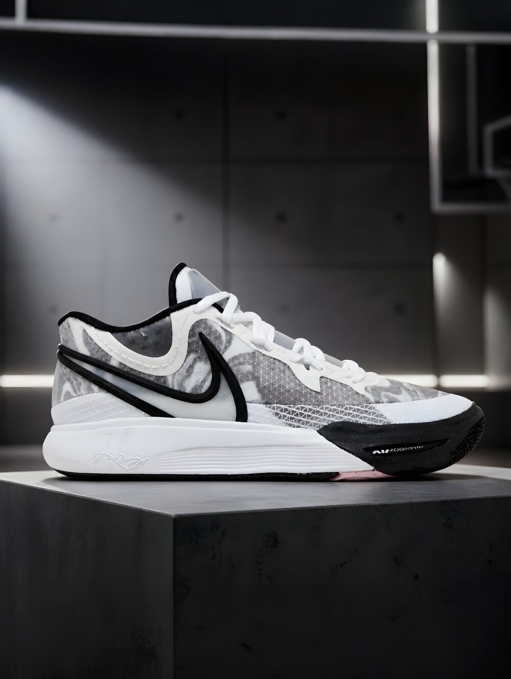 NWT Nike Kyrie 8 GO Kids Sz 5Y White Black DQ8076-101 Low Top Cushioned B-Ball